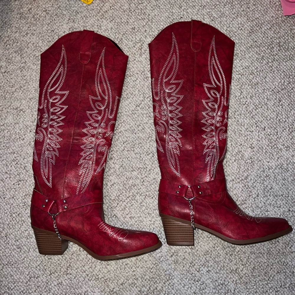 NEVER WORN Red Western Embroidered Boots